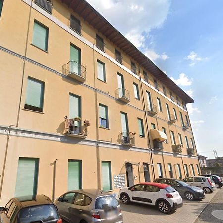 Ferienwohnung 10' Da Malpensa & 1' Dalla Stazione TreniShuttle Somma Lombardo Exterior foto